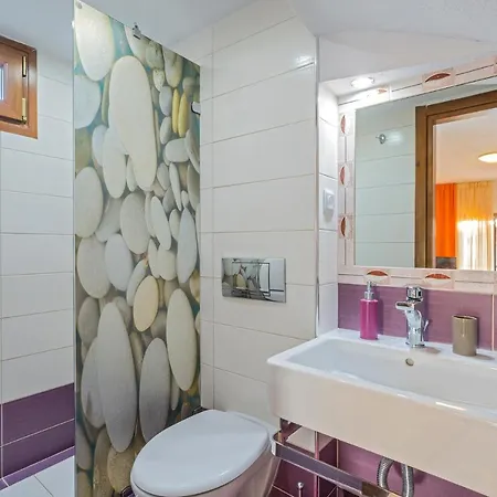 Akrathos * 폴리크로노